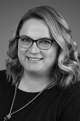 Carrie-Jones—B&W-280×424